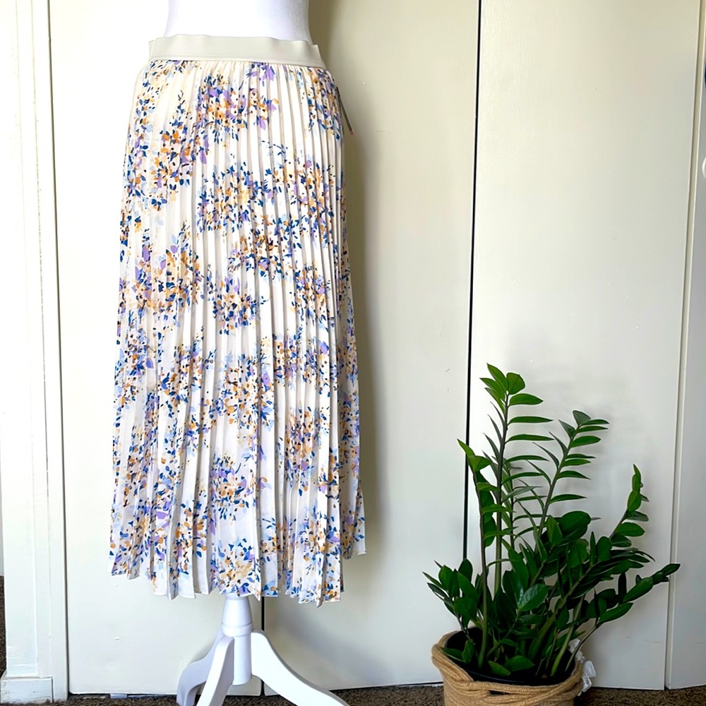 Vince Camuto Midi Skirt!